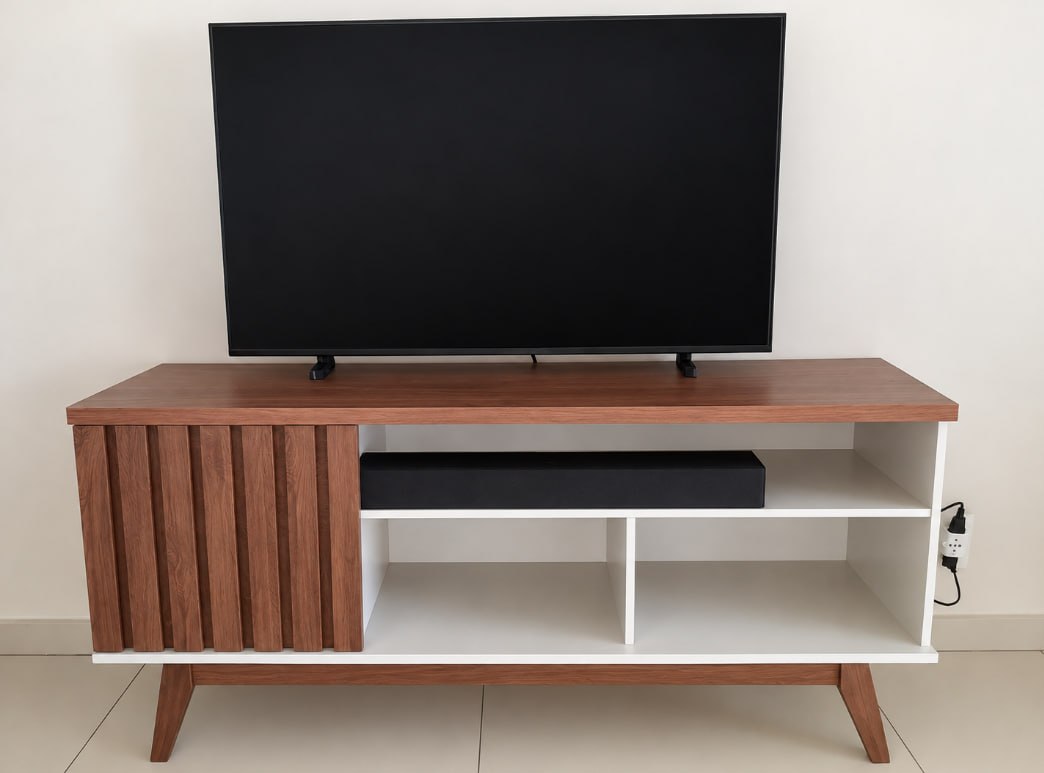 Samsung Smart TV 43" QLED FHD + Soundbar HW BF400